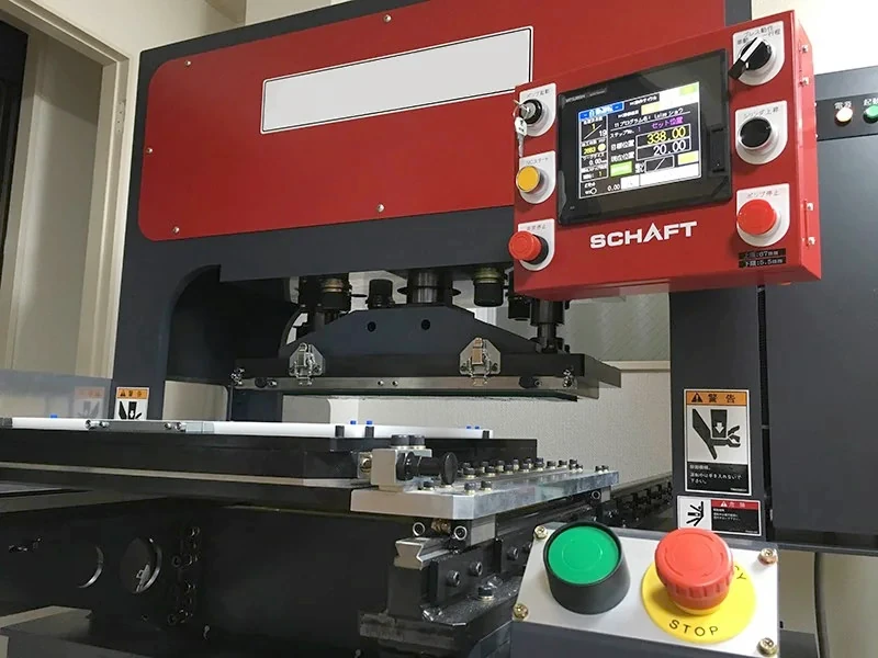 シャフトの写真パズル製作に使用する専用プレス機